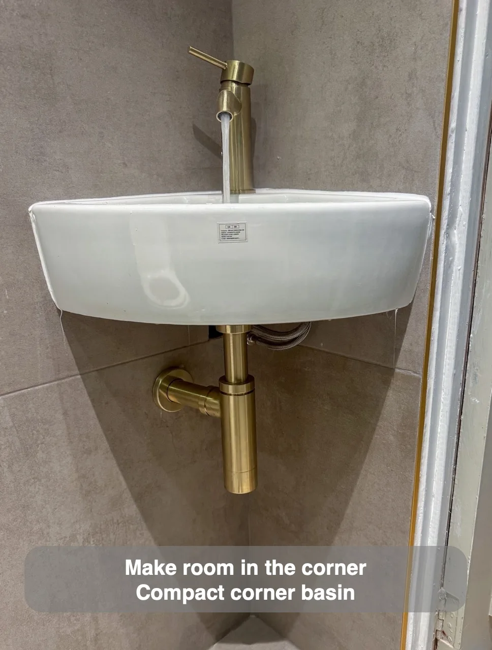 Make room in the corner — Compact corner basin