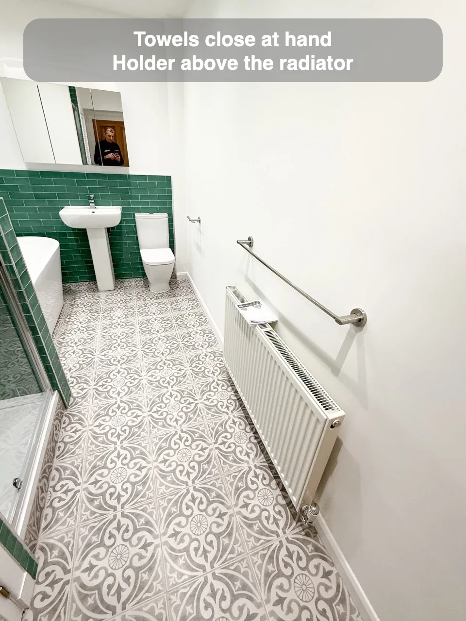 Towels close at hand — Holder above the radiator