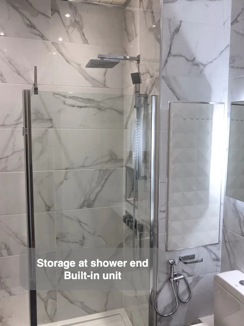 Storage at shower end — Built-in unit