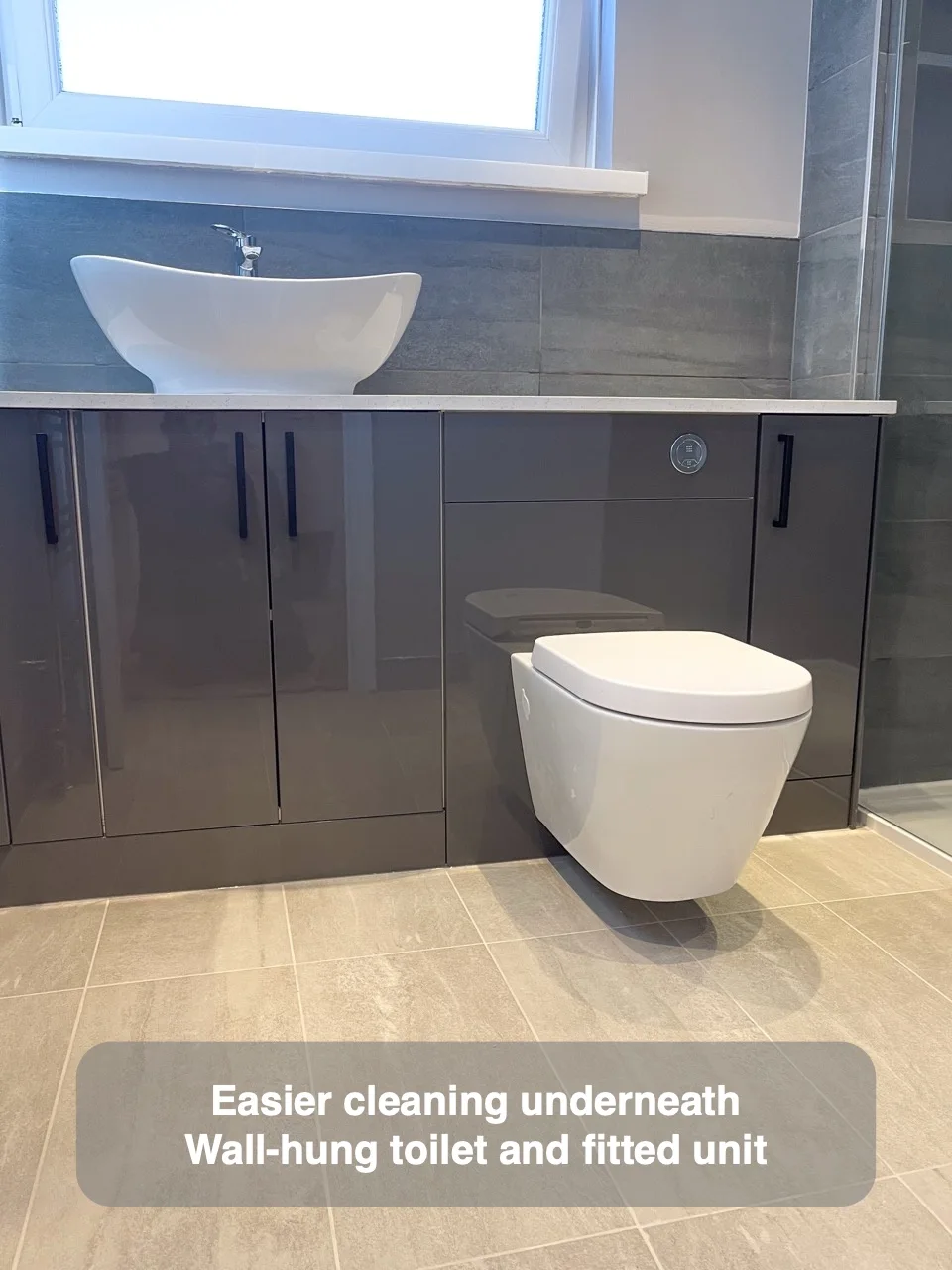 Easier cleaning underneath — Wall-hung toilet and fitted unit