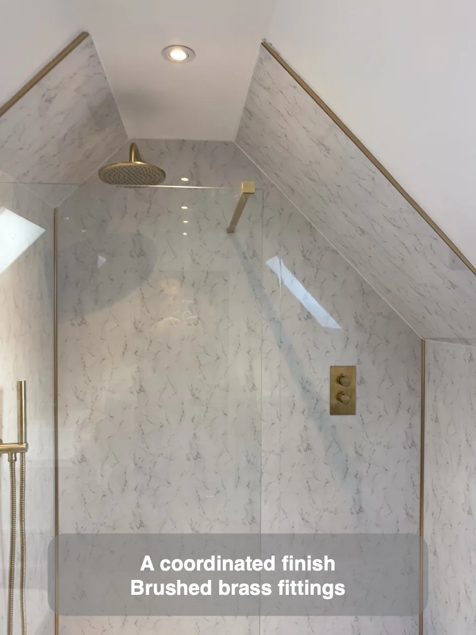 A coordinated finish — Brushed brass fittings