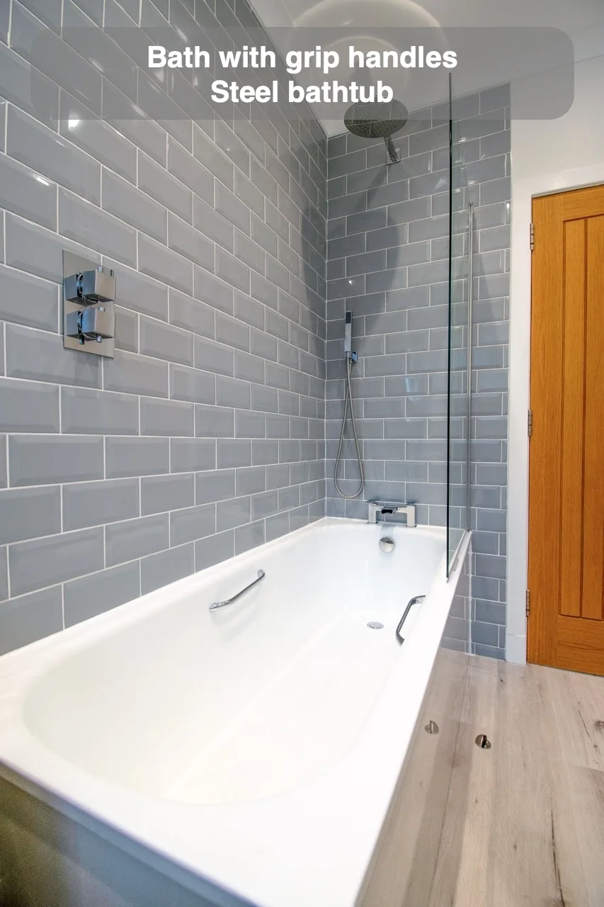 Bath with grip handles — Steel bathtub