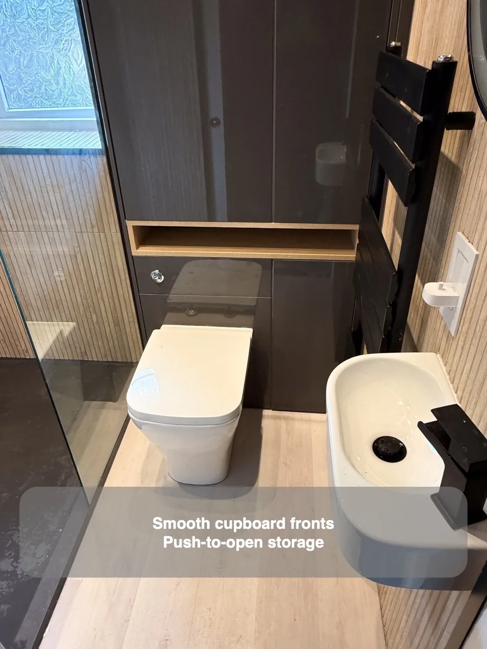Keep cupboard handles out of a narrow ensuite