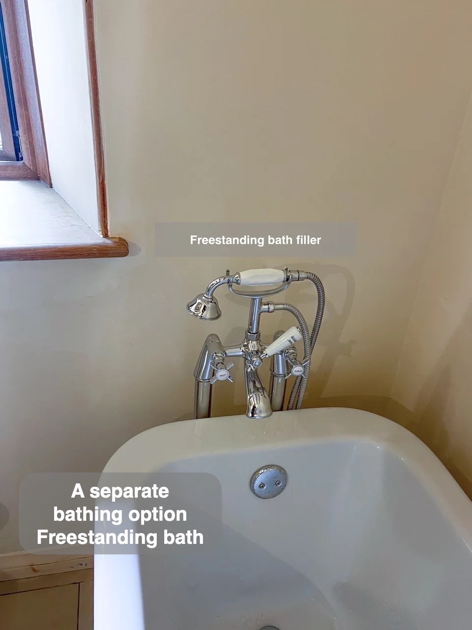 Freestanding bath
