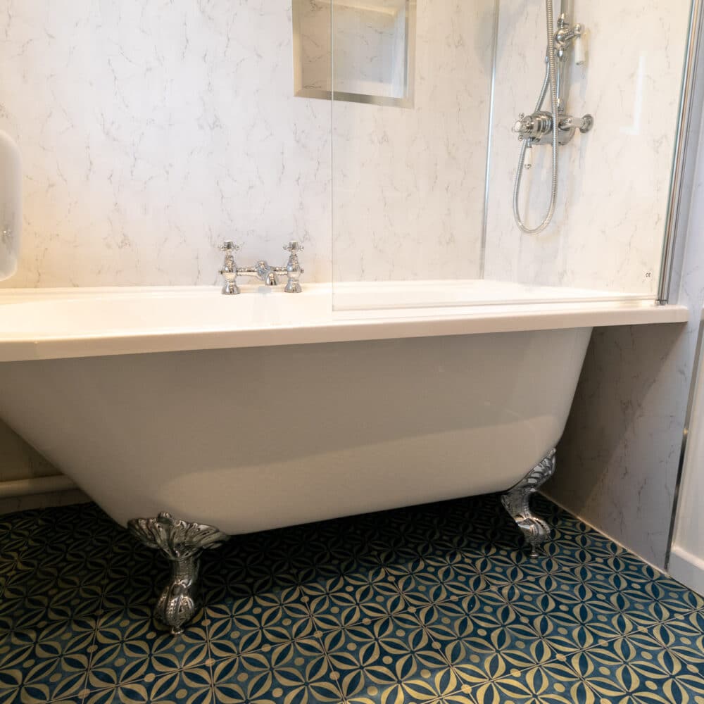 Fully Enclosed Bathtub Claude's Tradesmen