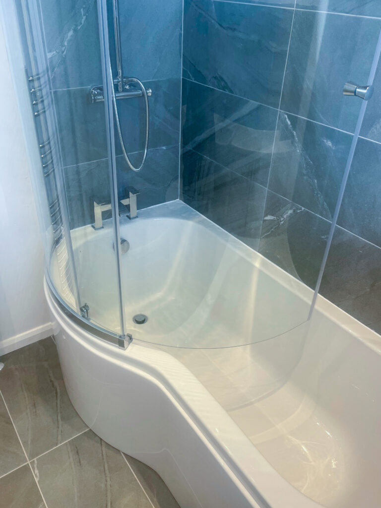 Fully Enclosed Bathtub Claude's Tradesmen