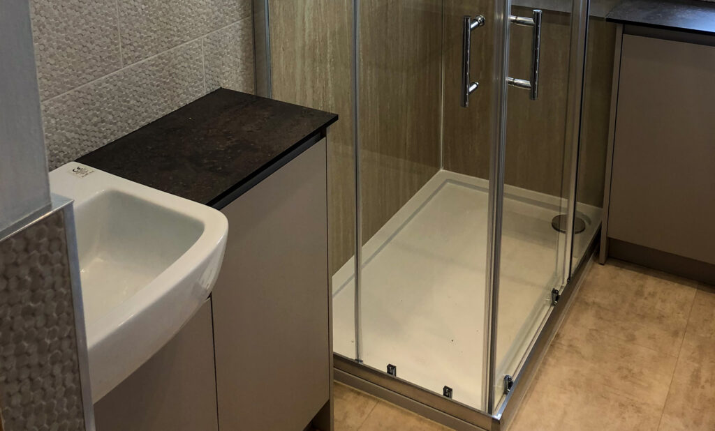 Enclosures & Walk in showers Claude's Tradesmen